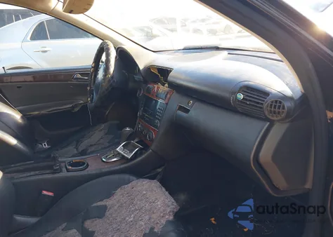 2005 Mercedes-Benz C 320 Luxury 4Matic z USA, uszkodzony, nr VIN WDBRF84J75F664029